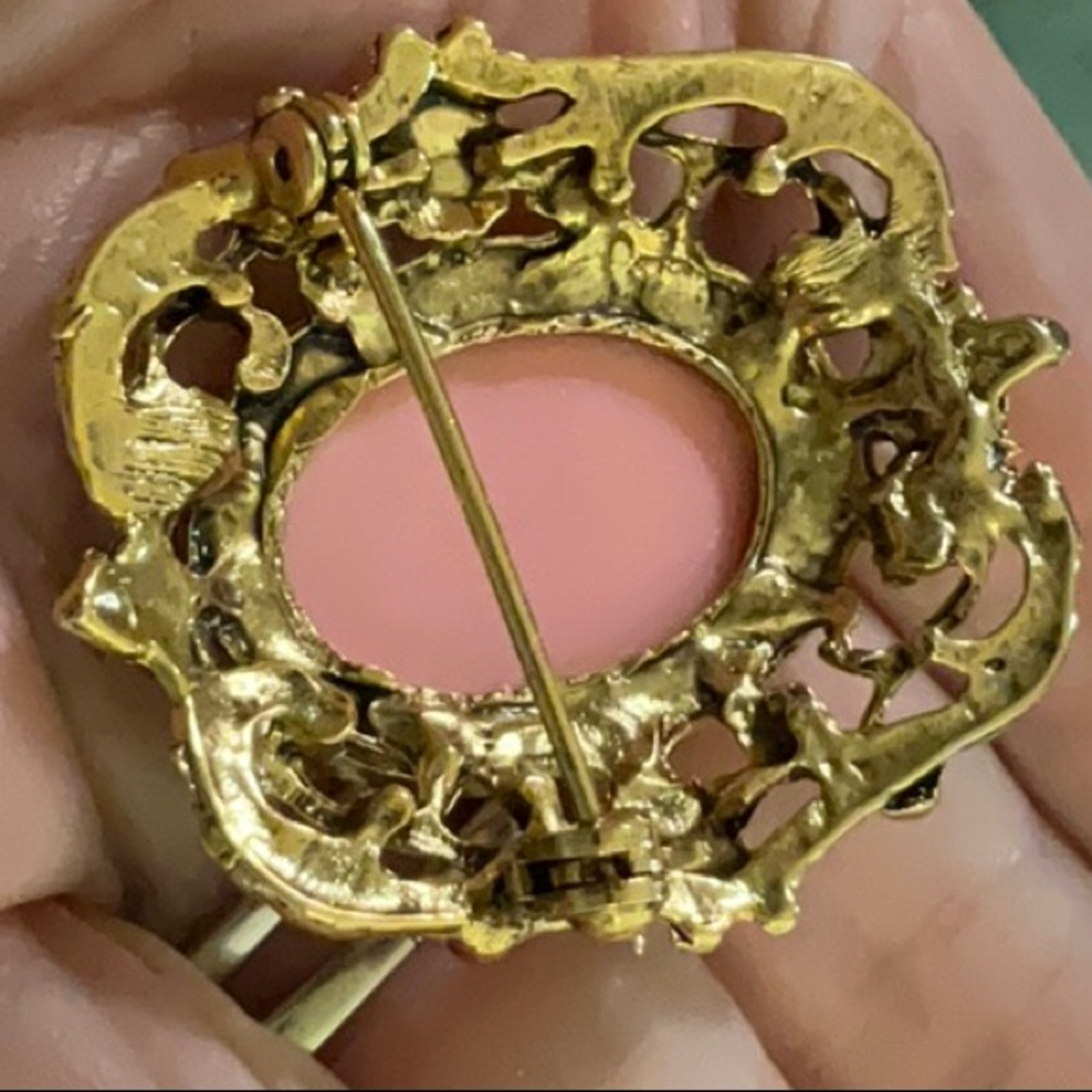 Vintage Pink Hummingbird Cameo Brooch Gold Tone Faux Pearl Ornate Frame - Picture 10 of 12
